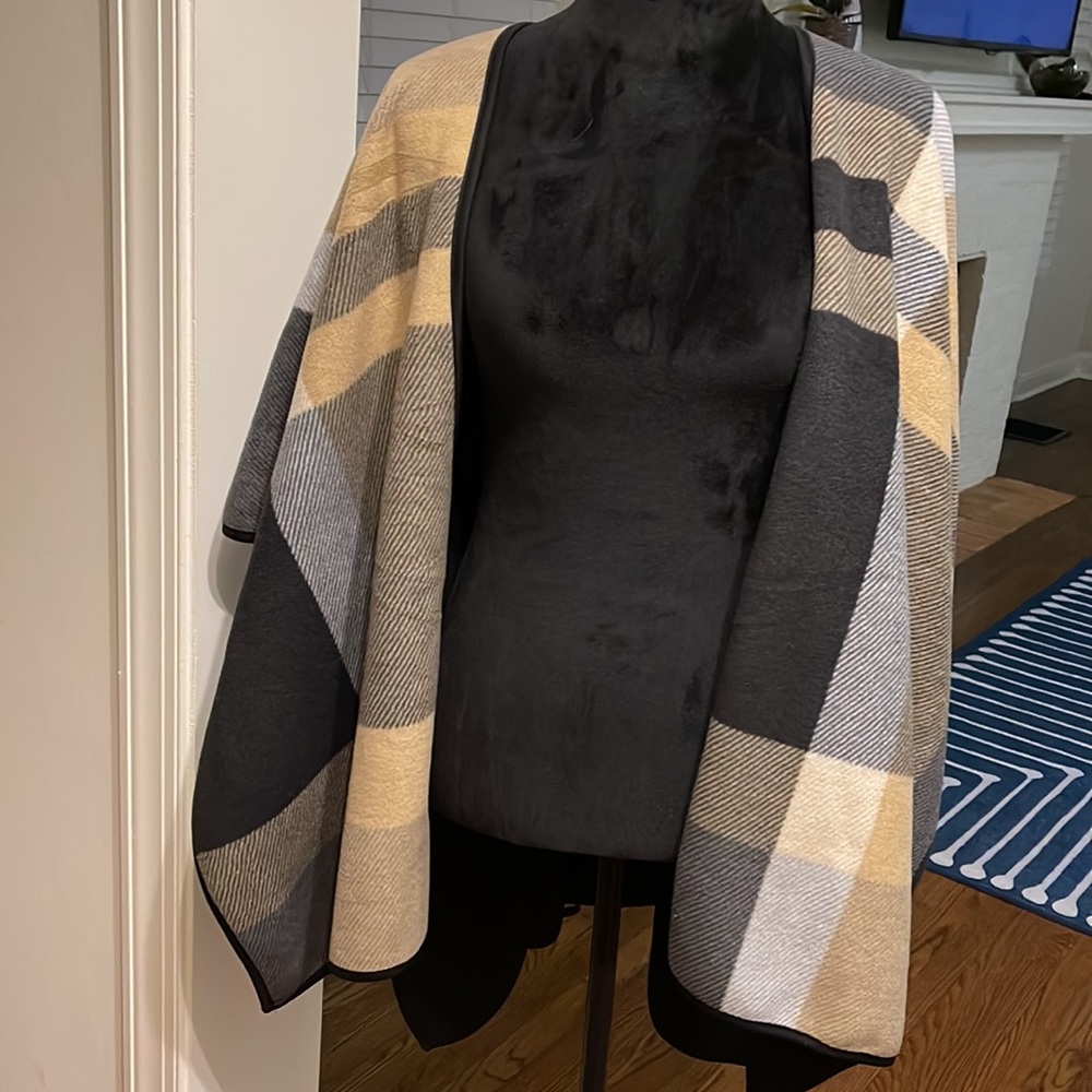 Shawl - Picture 2 of 2